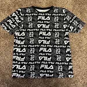 Men’s Fila T-shirt, black and white size medium
